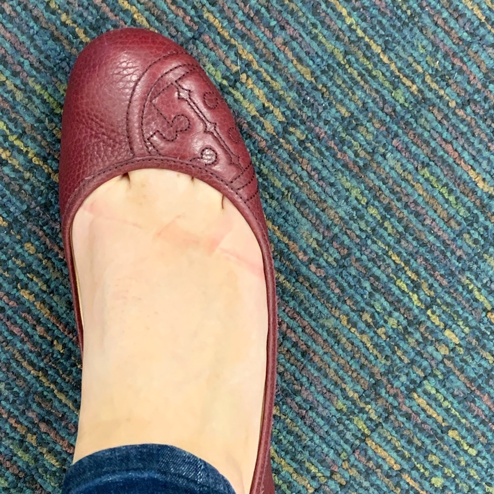 Size 8.5 Tory Burch flats. Maroon color